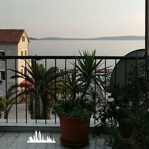 Apartment Nina Riva, Kaštela